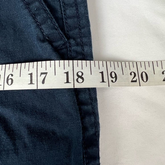 CAbi Navy Cropped Cargo Pants Women’s  Sz: 4 - Picture 10 of 13